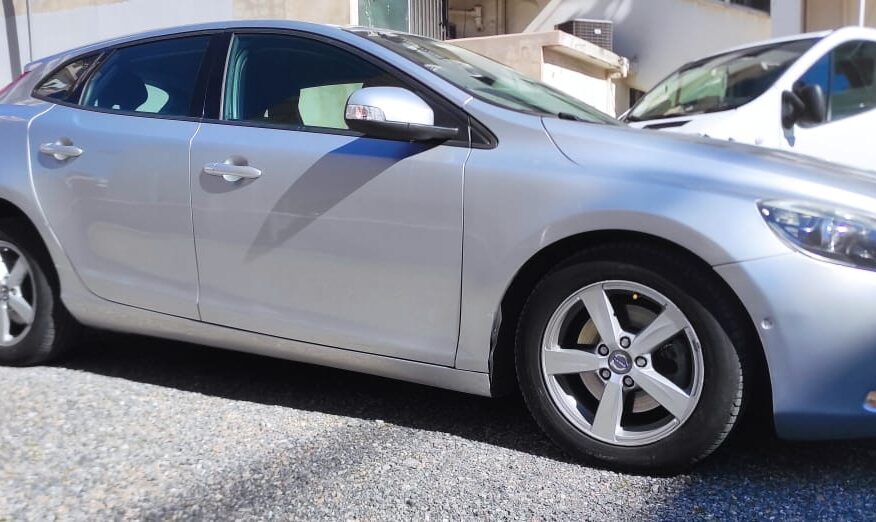 Volvo V40 D2 11/2014 Diesel Αυτόματο *Ευκαιρία* Eλληνικό